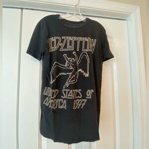 Led Zeppelin tee shirt (men’s small, baggy women’s medium)